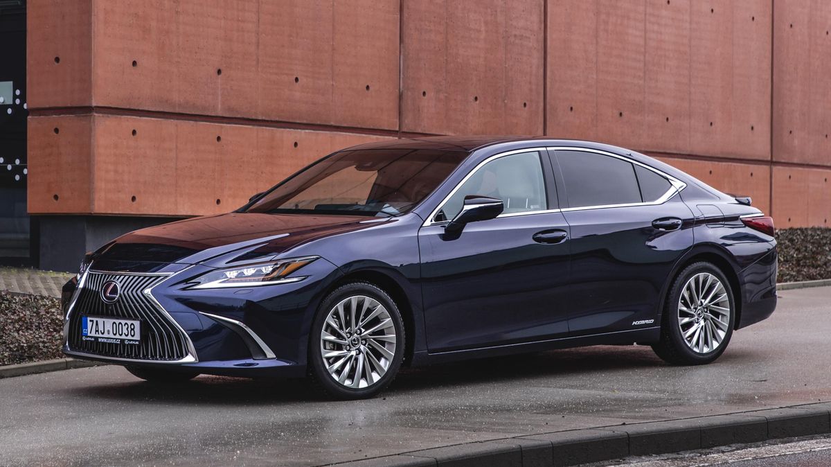 Lexus pro české zájemce připravil nejvýhodnější akci v historii! Cenu prémiovky srazil na úroveň konfekce